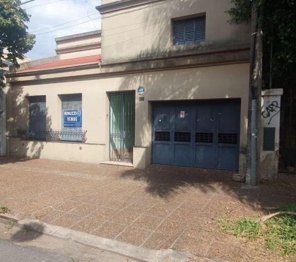 Casa · 220m² · 3 Ambientes · 1 Cochera