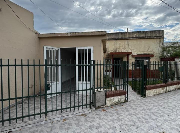 Casa · 90m² · 6 Ambientes · 1 Cochera