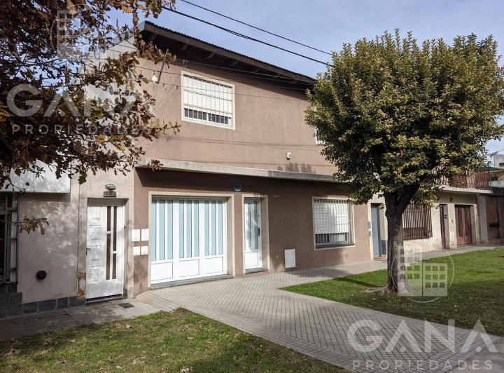 Casa · 140m² · 7 Ambientes · 1 Cochera