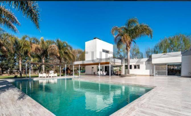 Casa · 354m² · 7 Ambientes