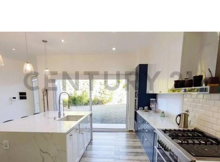Casa · 301m² · 3 Ambientes · 2 Cocheras