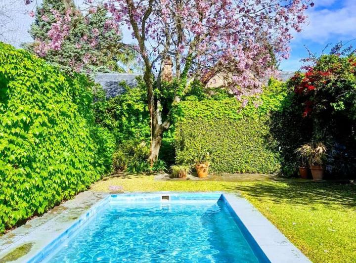 Casa · 232m² · 6 Ambientes · 1 Cochera