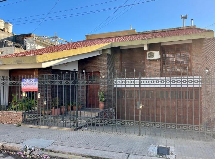 Casa · 280m² · 7 Ambientes · 1 Cochera