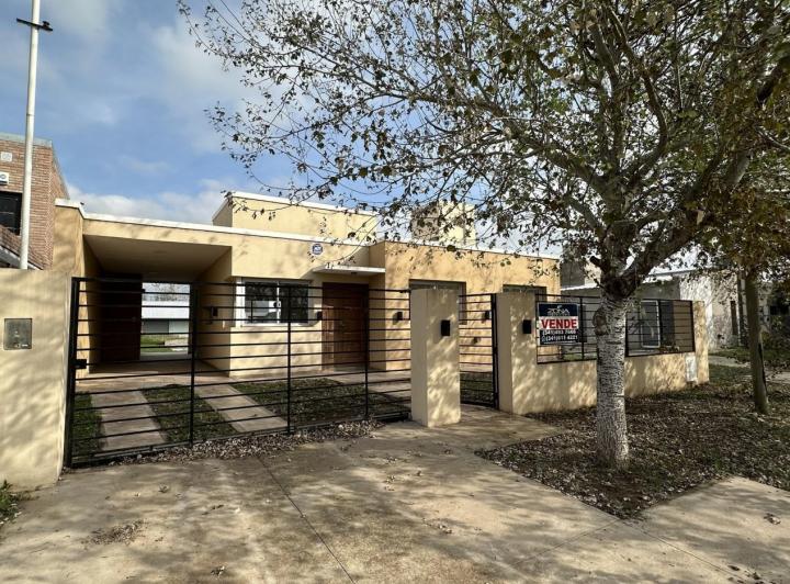 Casa · 100m² · 3 Ambientes · 1 Cochera