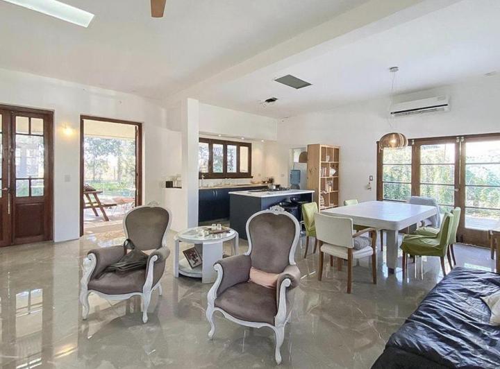 Casa · 320m² · 6 Ambientes