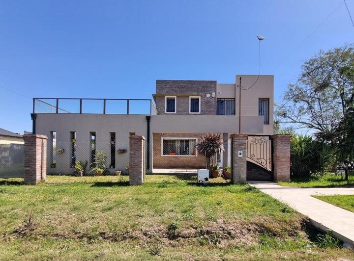 Casa · 176m² · 5 Ambientes · 2 Cocheras