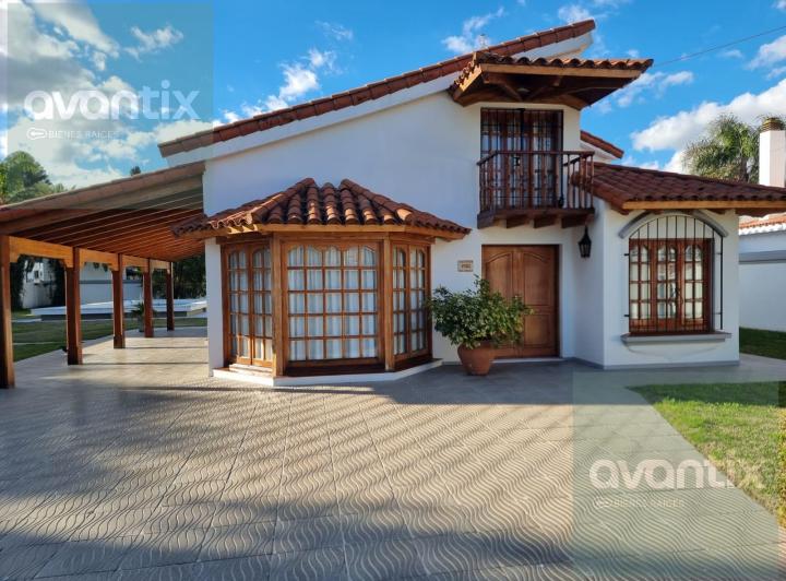 Casa · 216m² · 3 Dormitorios · 2 Cocheras