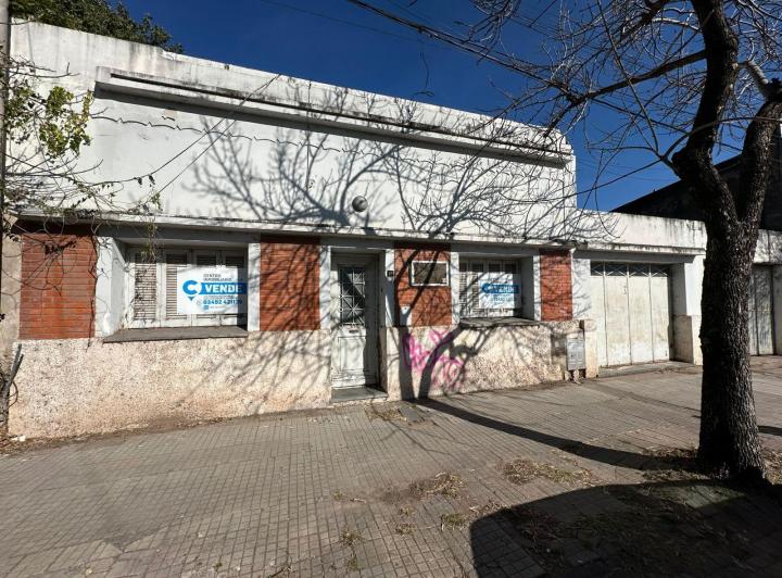 Casa · 240m² · 9 Ambientes · 1 Cochera