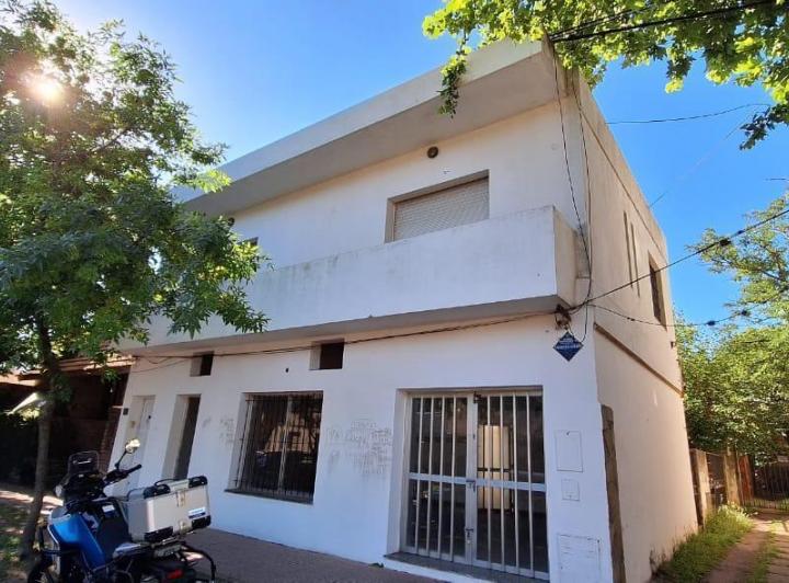Casa · 230m² · 7 Ambientes · 1 Cochera