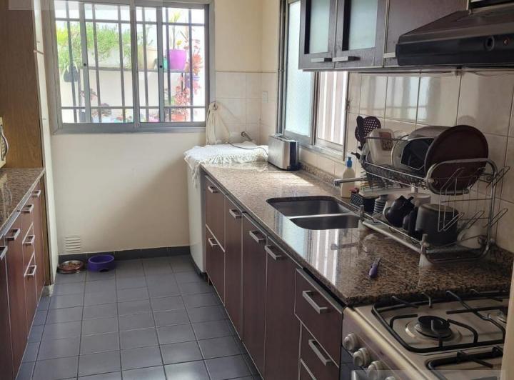 Casa · 81m² · 6 Ambientes · 1 Cochera
