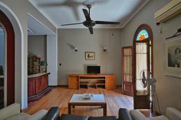 Casa · 440m² · 7 Ambientes · 2 Cocheras