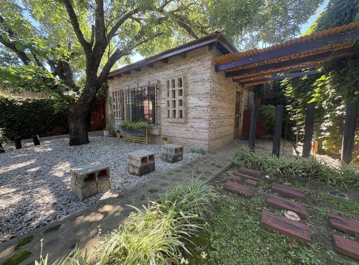 Casa · 100m² · 3 Ambientes · 2 Cocheras