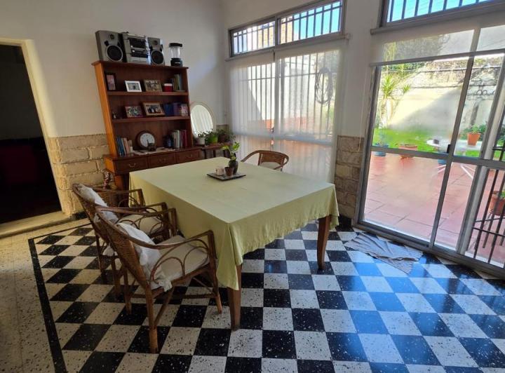 Casa · 135m² · 5 Ambientes · 1 Cochera
