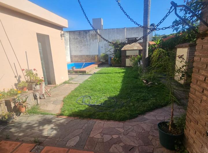 Casa · 115m² · 6 Ambientes · 3 Cocheras