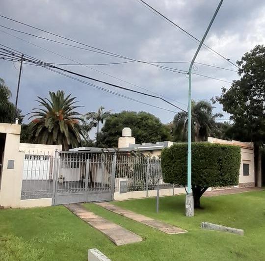 Casa · 195m² · 9 Ambientes · 1 Cochera