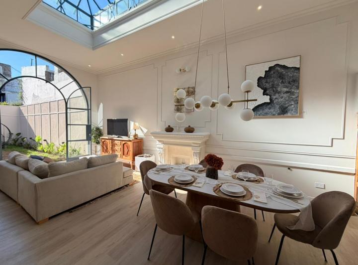 Casa · 205m² · 9 Ambientes · 1 Cochera