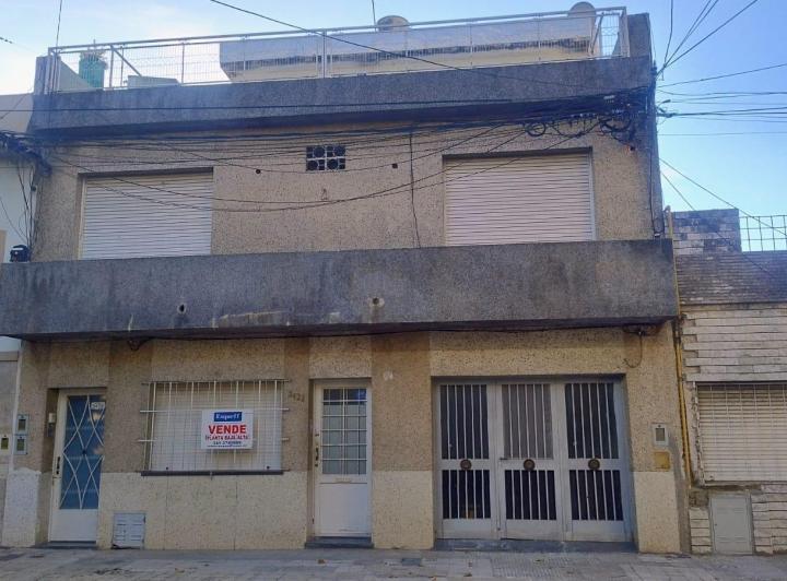Casa · 210m² · 6 Ambientes · 1 Cochera