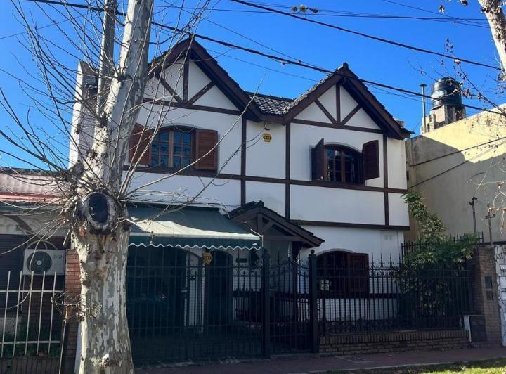 Casa · 200m² · 5 Ambientes · 1 Cochera