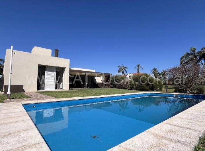 Casa · 150m² · 5 Ambientes · 6 Cocheras