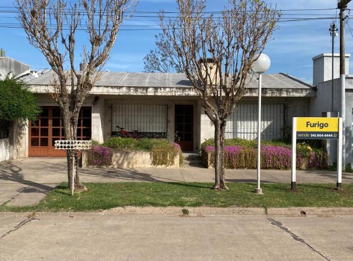 Casa · 140m² · 8 Ambientes · 1 Cochera