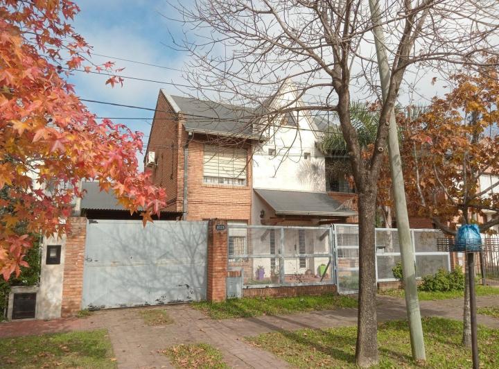 Casa · 178m² · 8 Ambientes · 2 Cocheras
