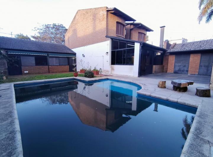 Casa · 273m² · 10 Ambientes · 2 Cocheras