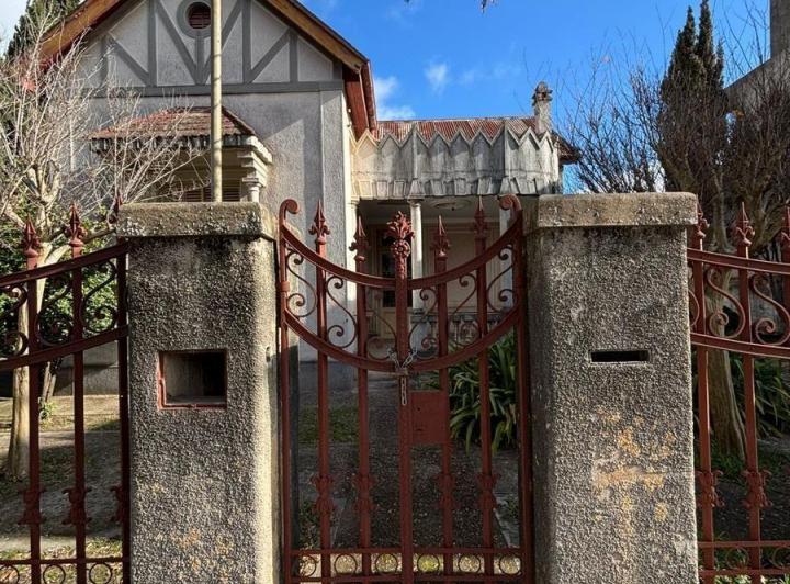 Casa · 213m² · 2 Cocheras