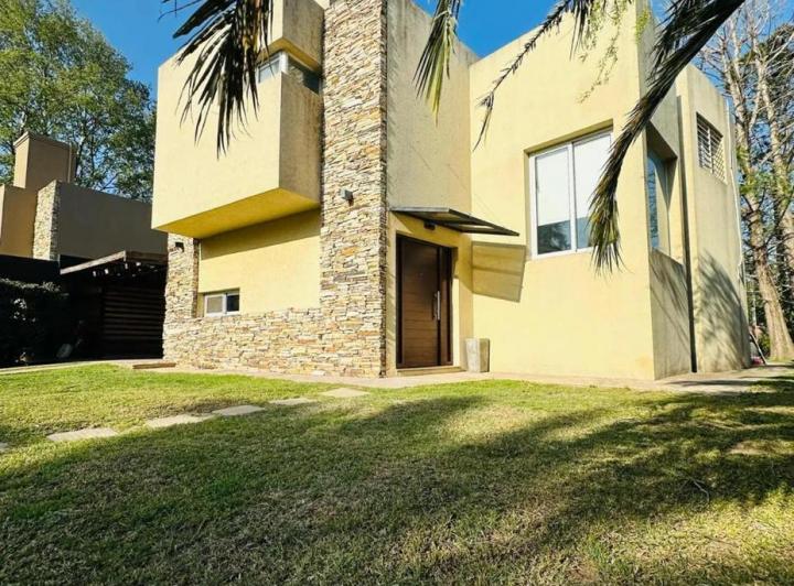 Casa · 130m² · 5 Ambientes · 2 Cocheras