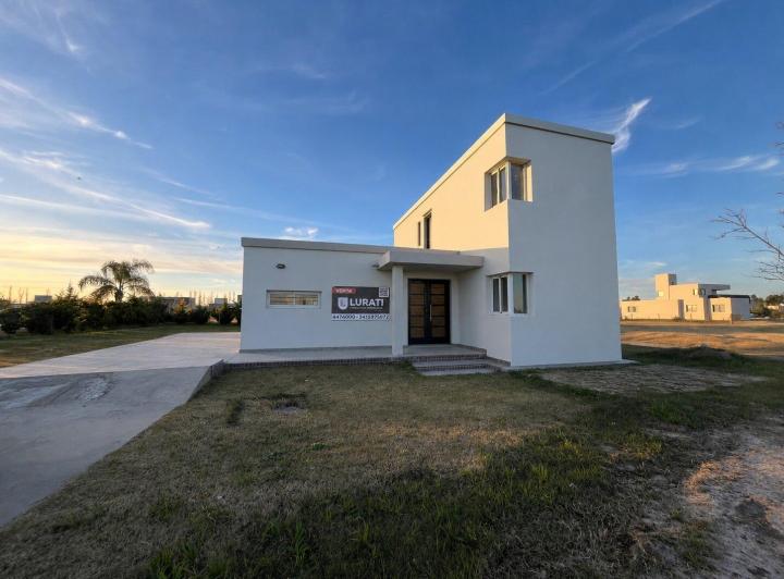 Casa · 130m² · 8 Ambientes · 2 Cocheras