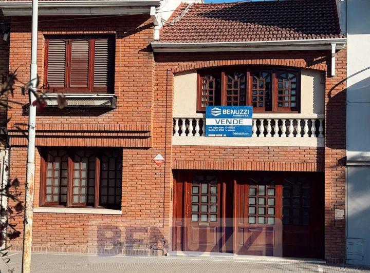 Casa · 300m² · 4 Ambientes · 1 Cochera