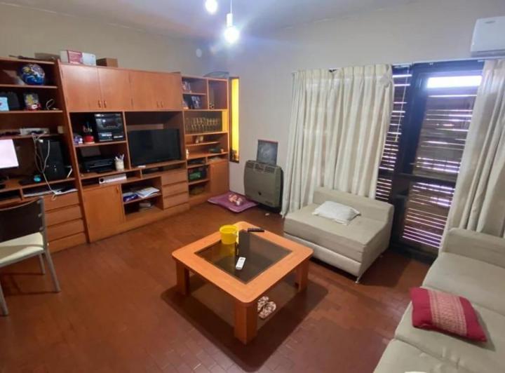 Casa · 484m² · 8 Ambientes · 6 Cocheras