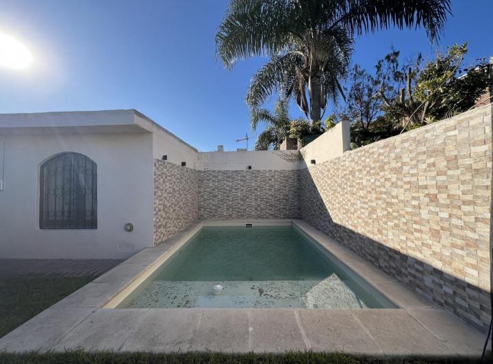 Casa · 140m² · 4 Ambientes · 2 Cocheras