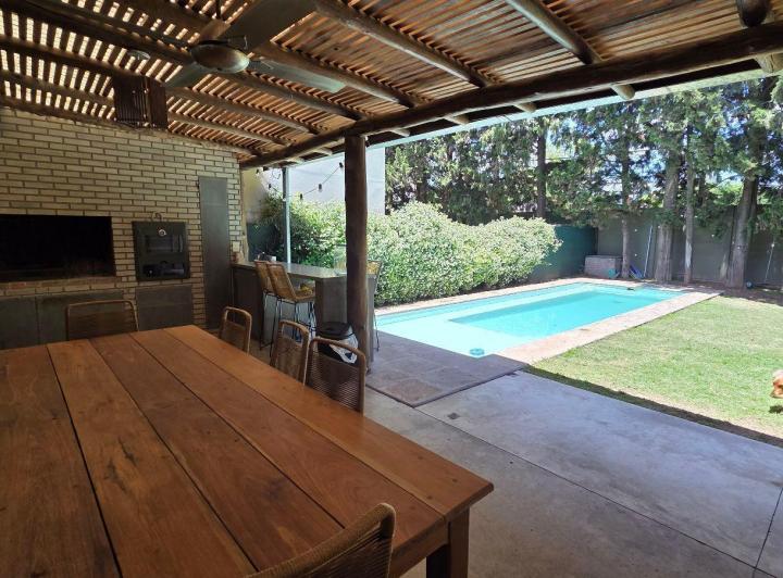 Casa · 145m² · 4 Ambientes · 1 Cochera