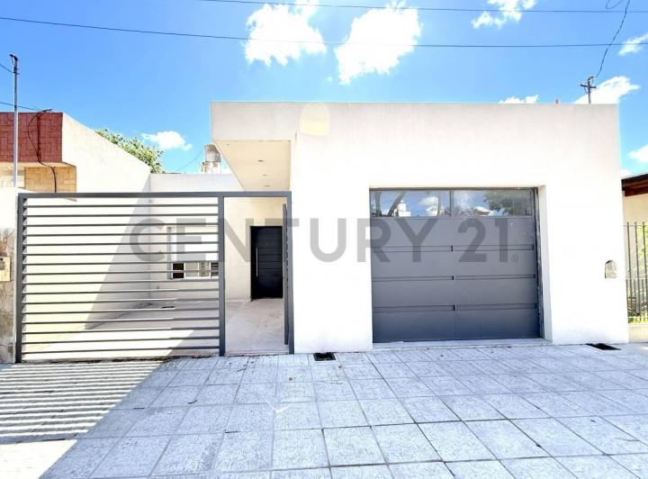 Casa · 100m² · 3 Ambientes · 1 Cochera