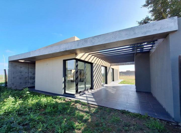 Casa · 100m² · 4 Ambientes · 1 Cochera