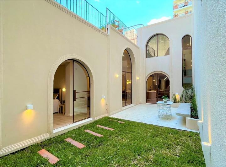 Casa · 225m² · 8 Ambientes · 1 Cochera