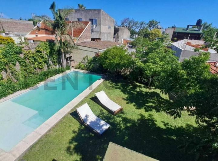 Casa · 231m² · 4 Ambientes · 1 Cochera