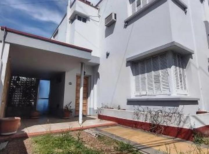 Casa · 155m² · 8 Ambientes · 1 Cochera