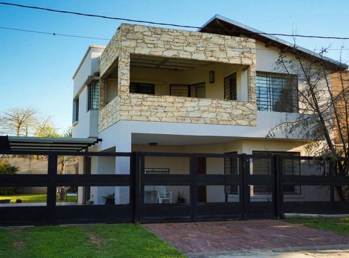 Casa · 164m² · 6 Ambientes · 2 Cocheras