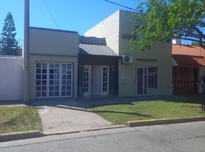 Casa · 195m² · 2 Dormitorios · 1 Cochera