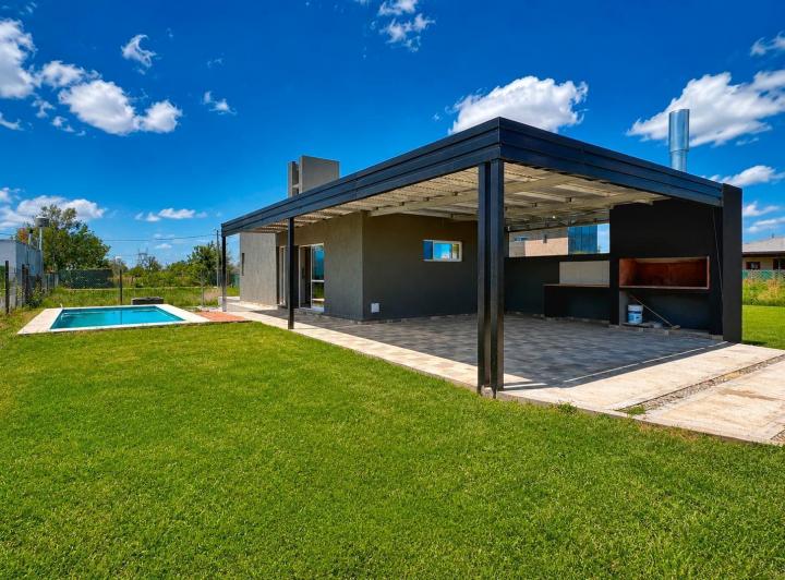 Casa · 55m² · 2 Ambientes · 2 Cocheras