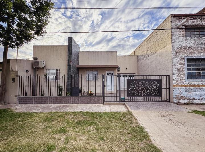 Casa · 88m² · 3 Ambientes · 2 Cocheras