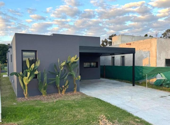 Casa · 130m² · 4 Ambientes · 2 Cocheras