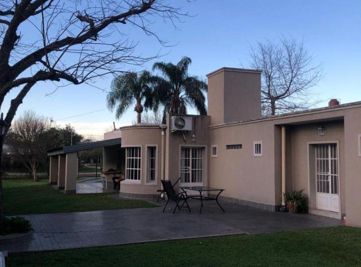 Casa · 1m² · 10 Ambientes · 1 Cochera