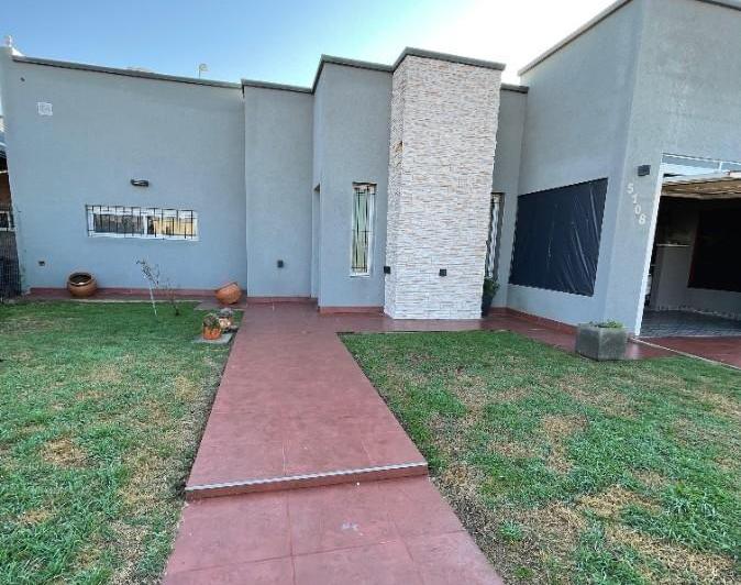 Casa · 86m² · 2 Dormitorios · 2 Cocheras