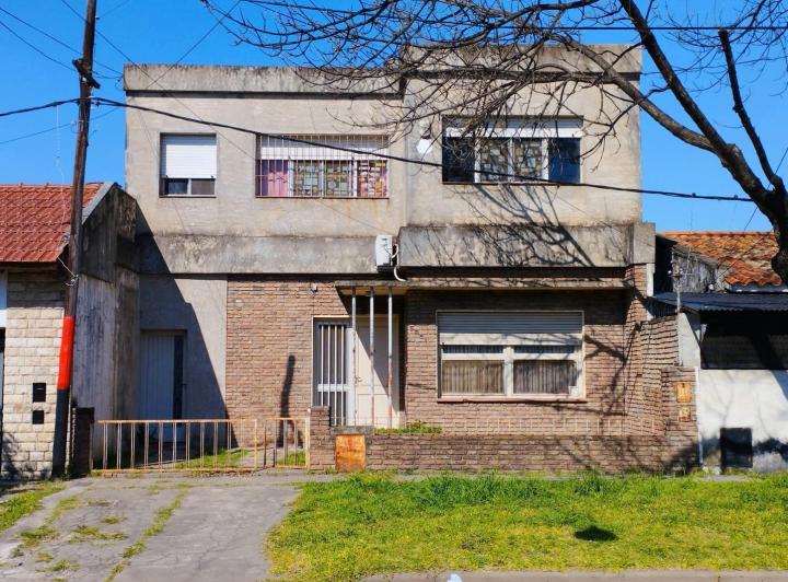 Casa · 198m² · 5 Ambientes · 1 Cochera