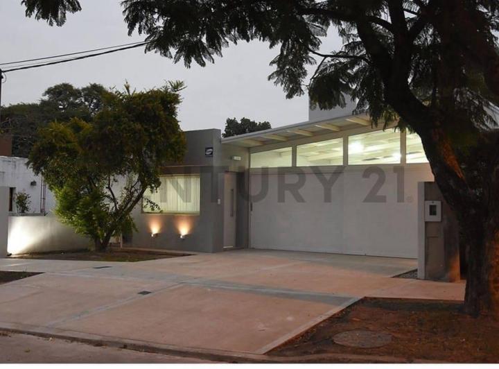 Casa · 148m² · 4 Ambientes · 2 Cocheras