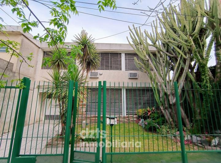 Casa · 266m² · 7 Ambientes · 3 Cocheras