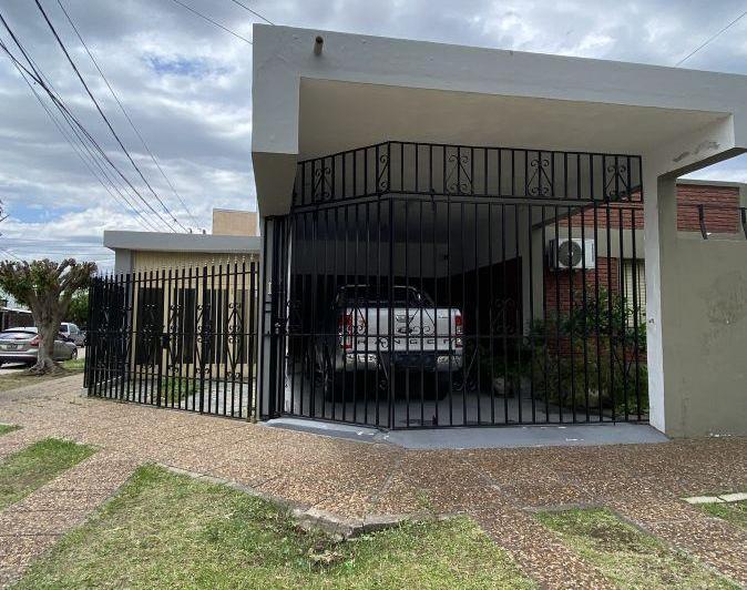 Casa · 136m² · 4 Ambientes · 3 Cocheras