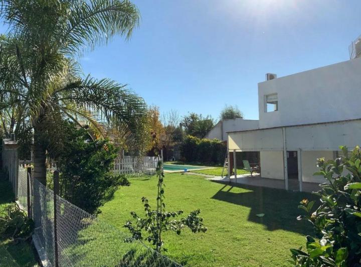 Casa · 115m² · 4 Ambientes · 2 Cocheras